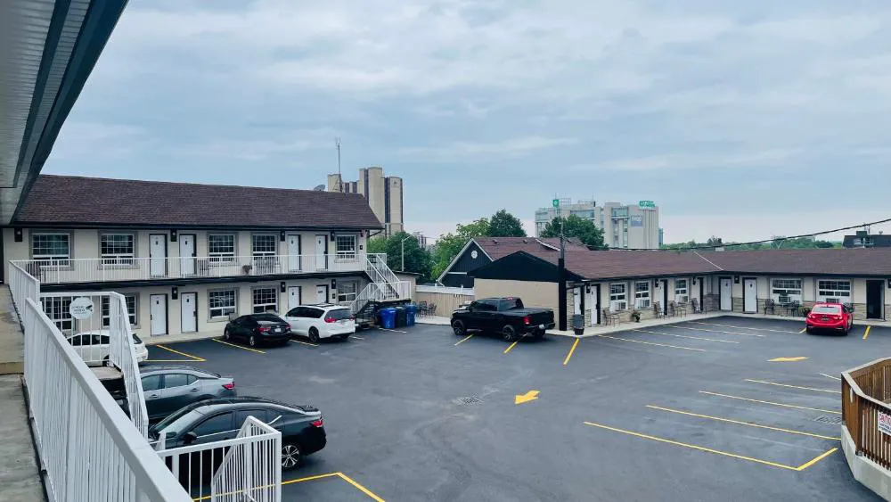 Falls Lodge by the Falls hotel hero