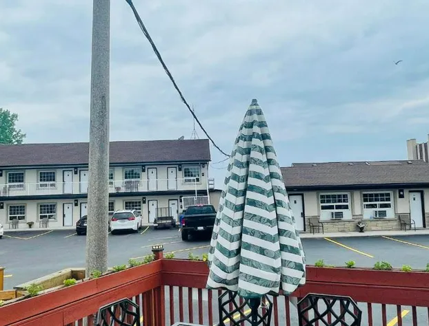 Falls Lodge by the Falls hotel detail image 3