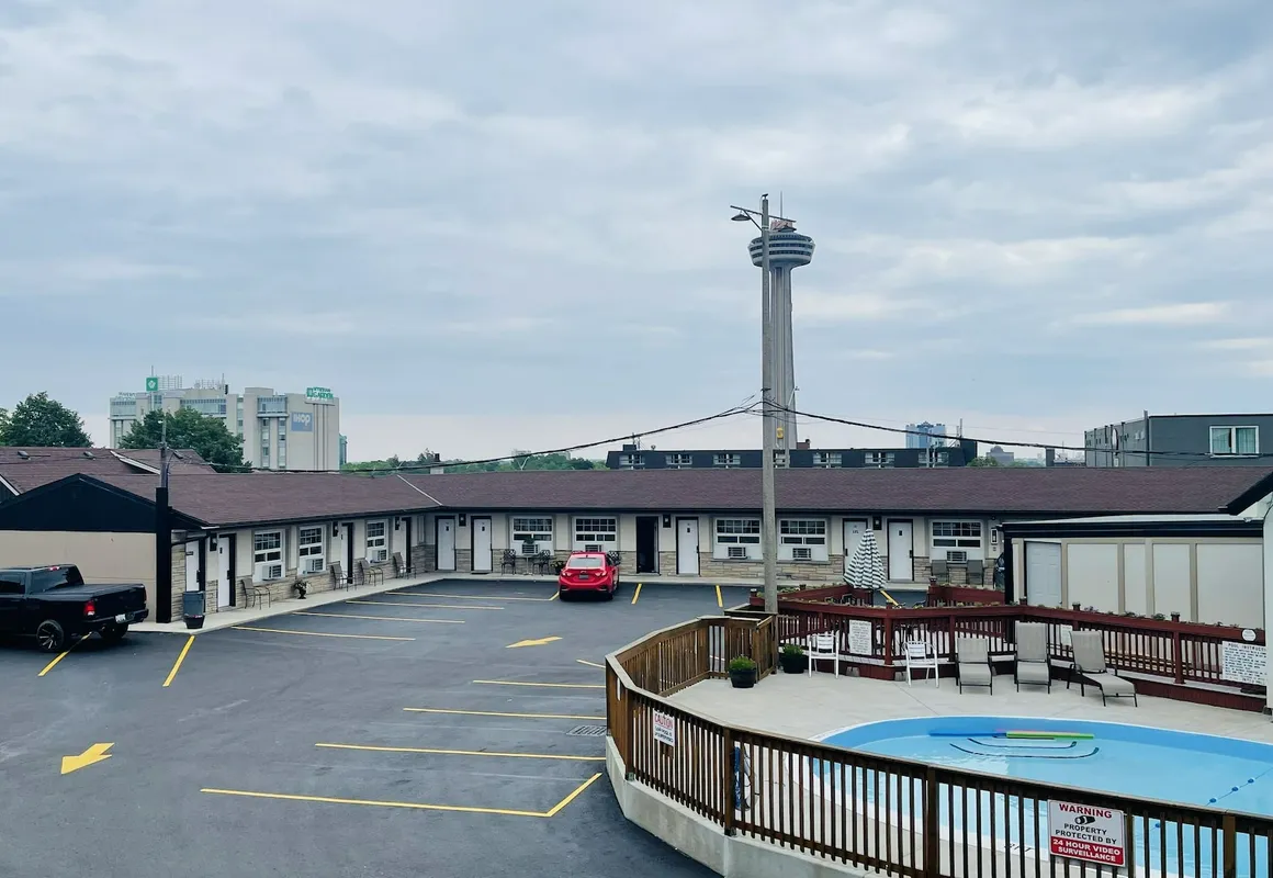 Falls Lodge by the Falls hotel hero