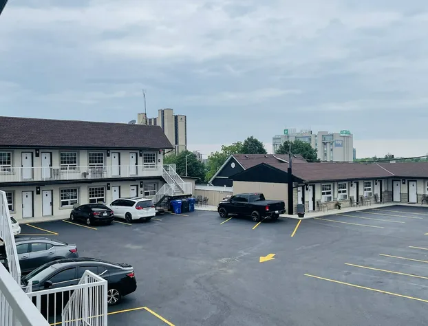 Falls Lodge by the Falls hotel detail image 2