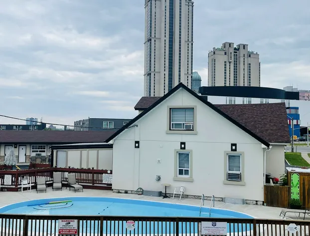 Falls Lodge by the Falls hotel detail image 3