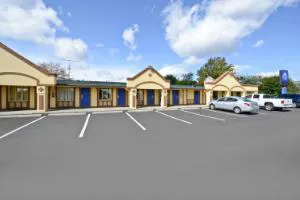 Americas Best Value Inn & Suites Warren Detroit hotel hero