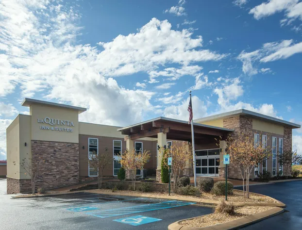 La Quinta Inn & Suites by Wyndham Chattanooga - East Ridge hotel detail image 2