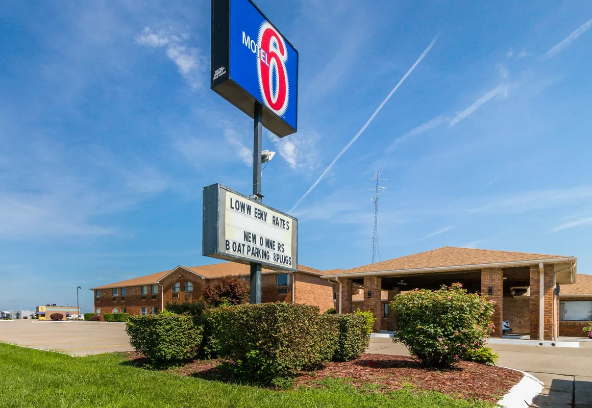 Motel 6 Marion, IL hotel hero