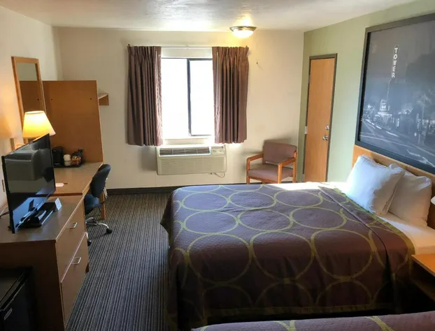 Super 8 by Wyndham Bend hotel detail image 2