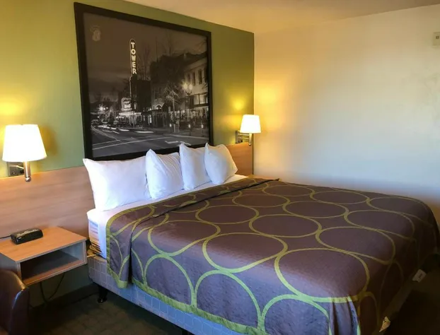 Super 8 by Wyndham Bend hotel detail image 4