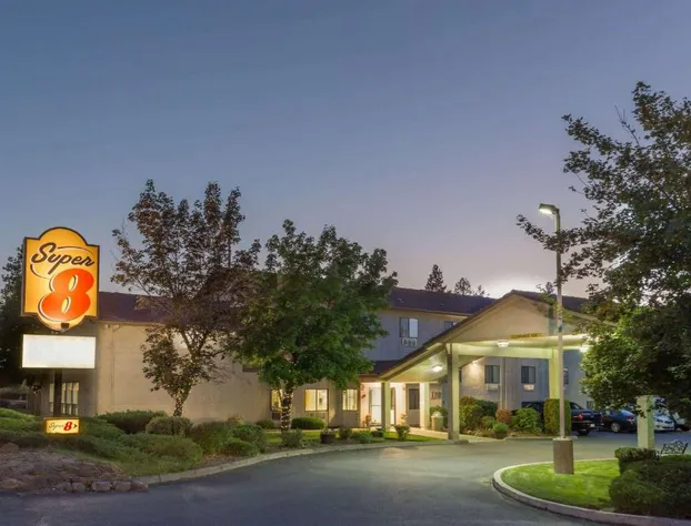 Super 8 by Wyndham Bend hotel detail image 1