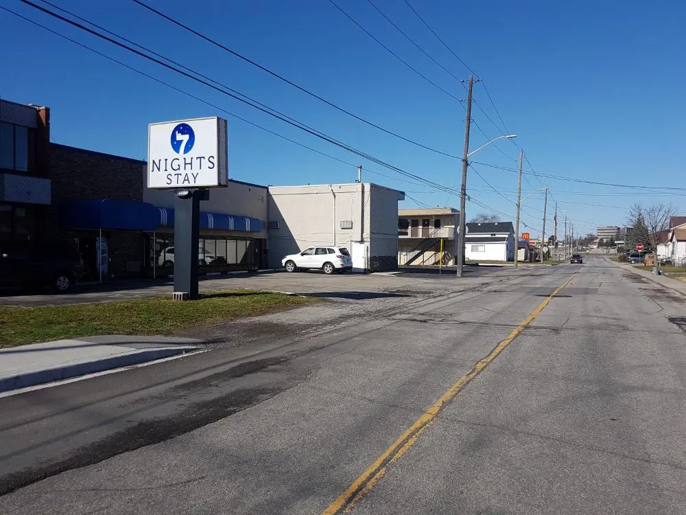 7 Nights Stay hotel hero