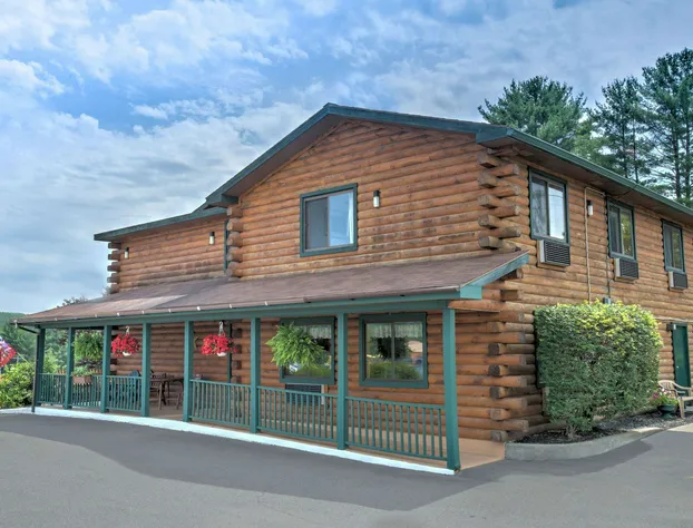 Super 8 by Wyndham Lake George/Warrensburg Area hotel detail image 1