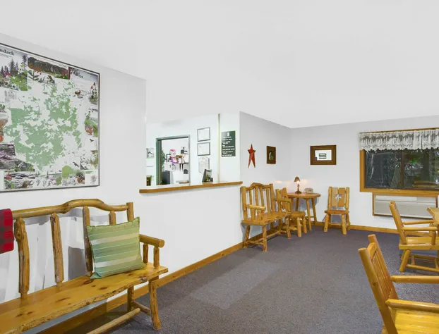 Super 8 by Wyndham Lake George/Warrensburg Area hotel detail image 2