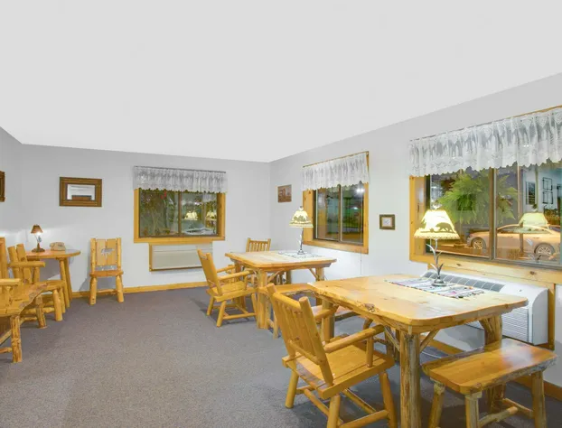 Super 8 by Wyndham Lake George/Warrensburg Area hotel detail image 3