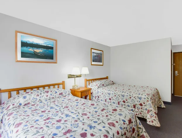 Super 8 by Wyndham Lake George/Warrensburg Area hotel detail image 4