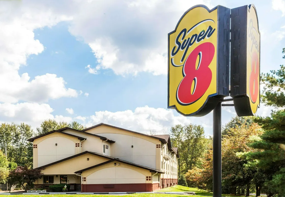 Super 8 by Wyndham East Stroudsburg/Poconos hotel hero