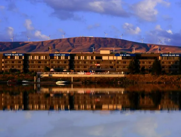 Clover Island Inn hotel detail image 1