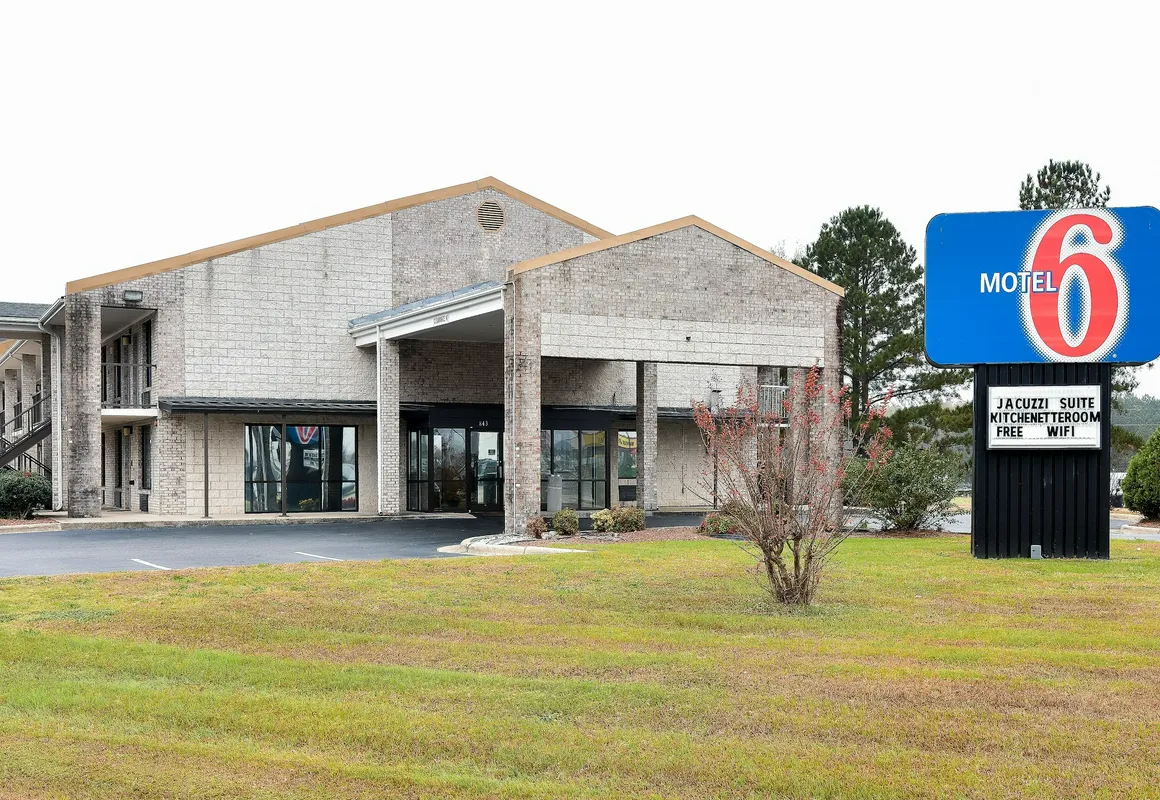 Motel 6 Kenly, NC hotel hero