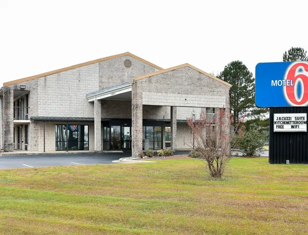 Motel 6 Kenly, NC hotel detail image 1