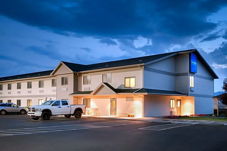 Travelodge by Wyndham Milford hotel hero