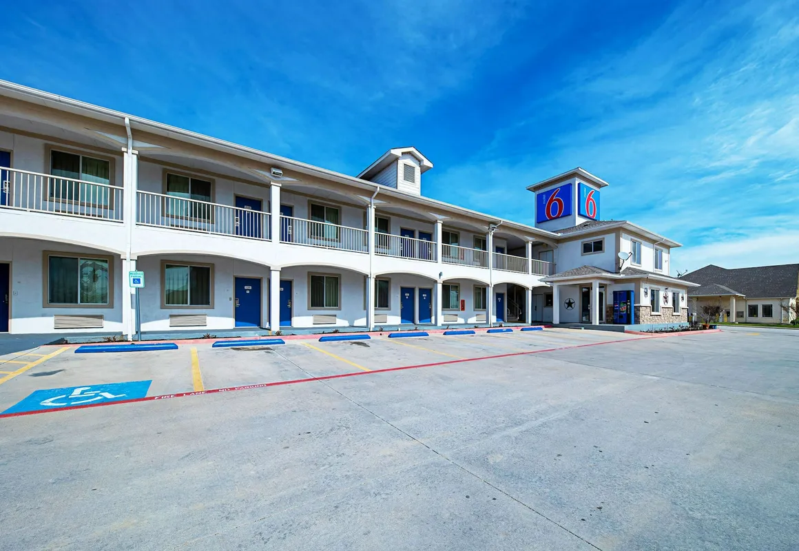 Motel 6 Rhome, TX hotel hero