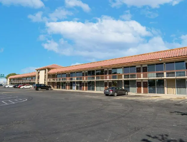 GT Hotels Inn & Suites Extended Stay hotel detail image 1