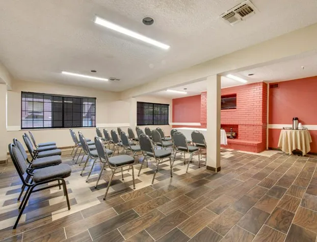 Days Inn by Wyndham College Station University Drive hotel detail image 2