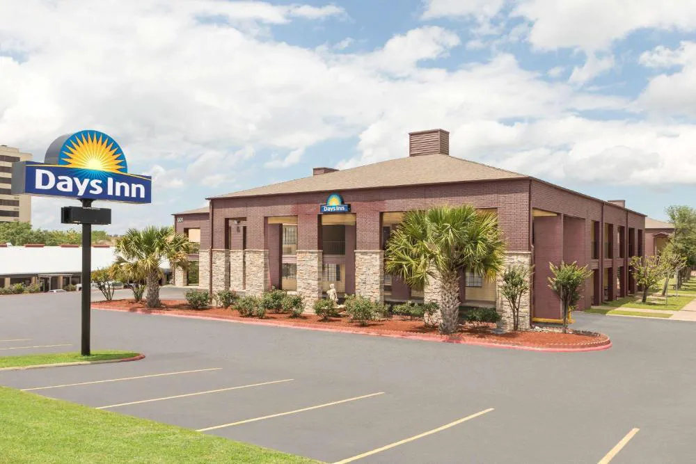 Days Inn by Wyndham College Station University Drive hotel hero