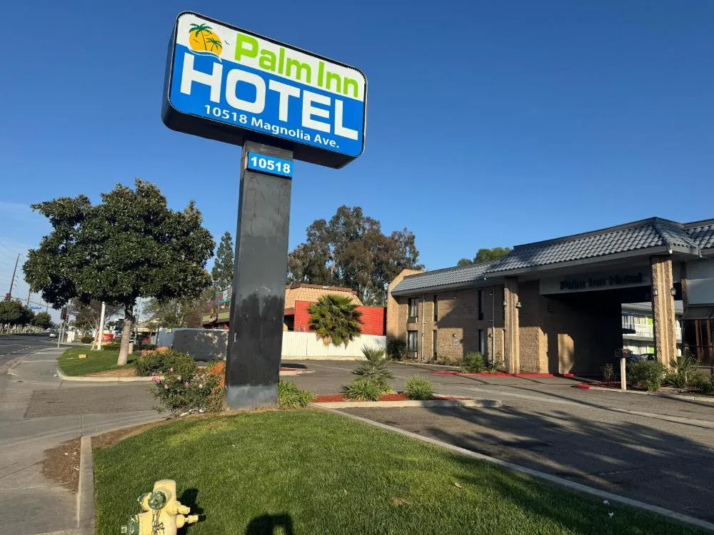 Palm Inn Hotel near Tyler Mall Riverside hotel hero