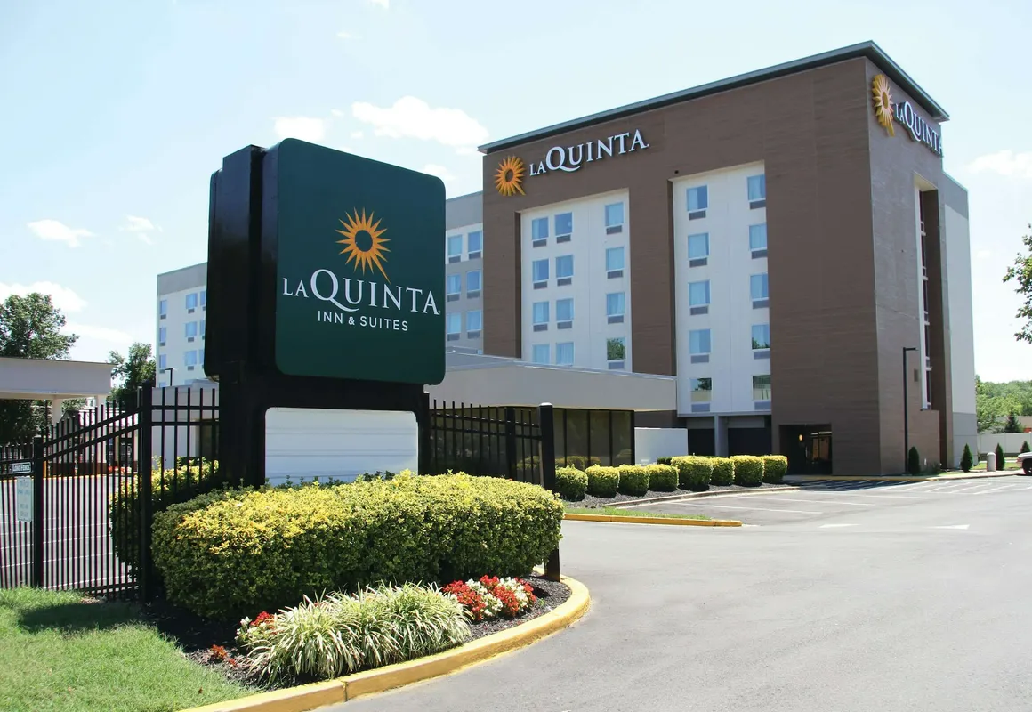 La Quinta Inn & Suites by Wyndham DC Metro Capital Beltway hotel hero