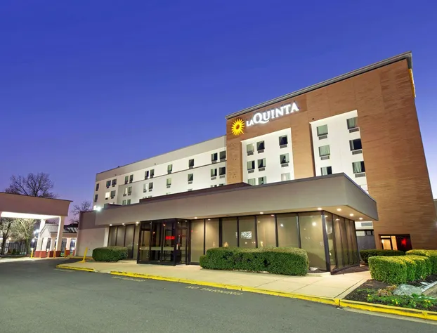 La Quinta Inn & Suites by Wyndham DC Metro Capital Beltway hotel detail image 3
