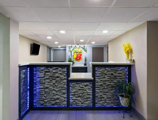 Super 8 by Wyndham Buffalo hotel detail image 2