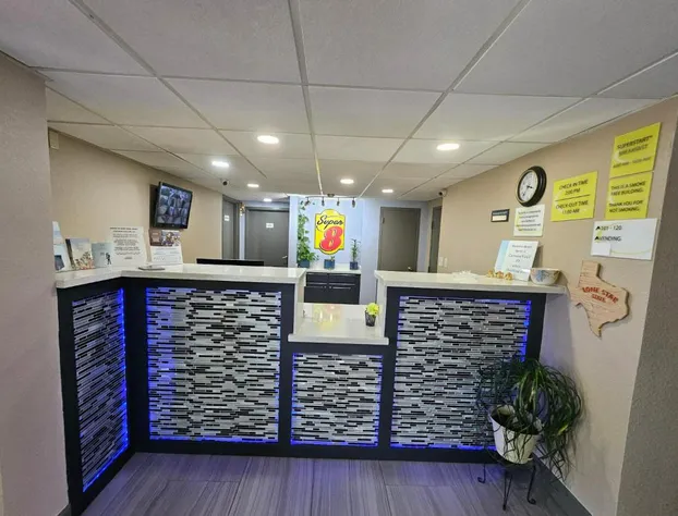 Super 8 by Wyndham Buffalo hotel detail image 3