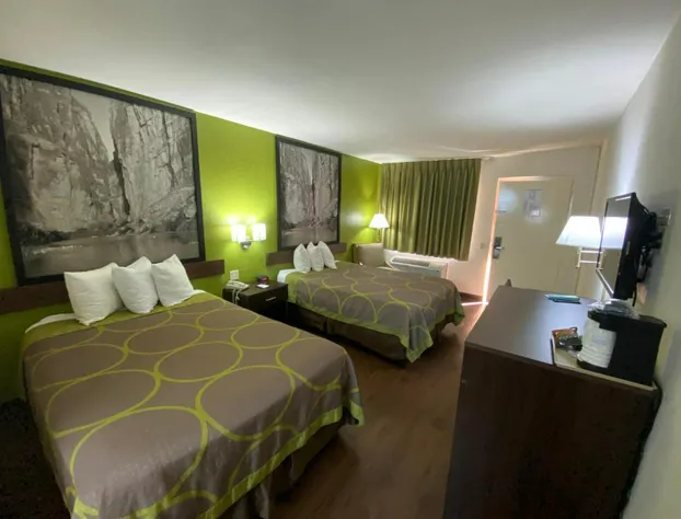 Super 8 by Wyndham El Paso Airport hotel detail image 4