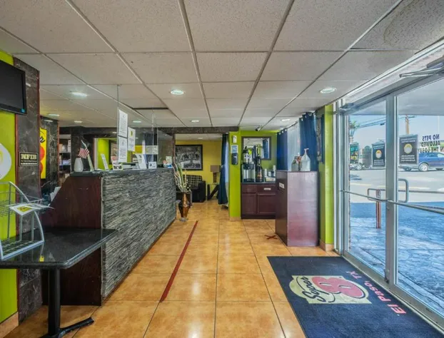 Super 8 by Wyndham El Paso Airport hotel detail image 3