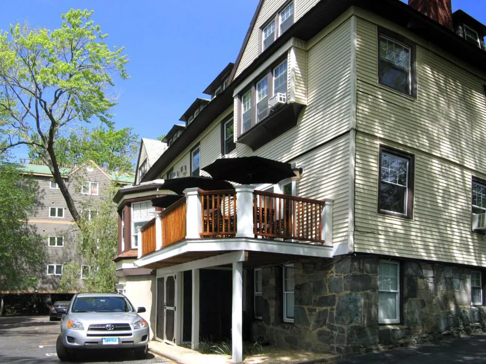 Longwood Inn hotel hero