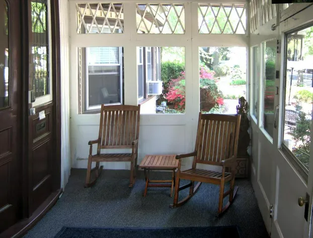 Longwood Inn hotel detail image 3