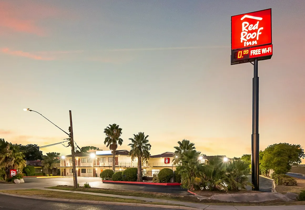 Red Roof Inn San Antonio E - Frost Bank Center hotel hero