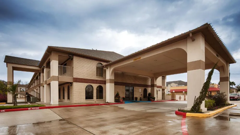 SureStay Hotel by Best Western Deer Park hotel hero