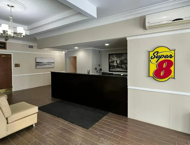 Super 8 by Wyndham Kirkland Lake hotel detail image 2
