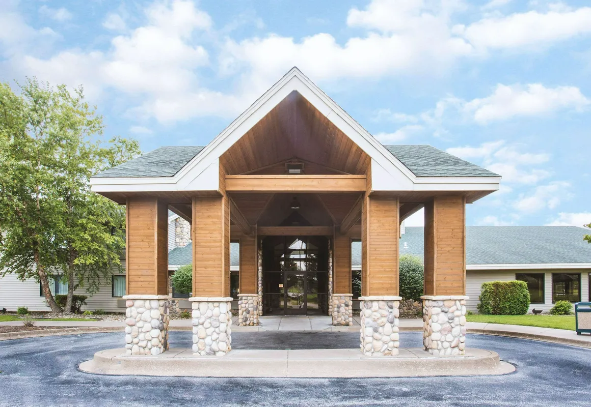 Super 8 by Wyndham Davenport hotel hero