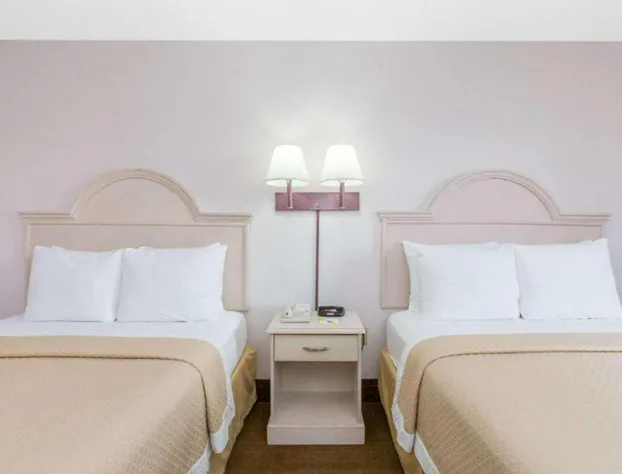 Days Inn & Suites by Wyndham Navarre - near Beaches/Hurlburt hotel detail image 2