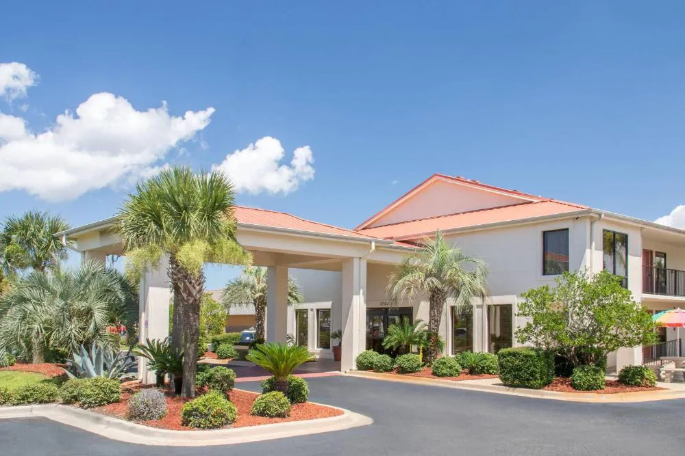 Days Inn & Suites by Wyndham Navarre - near Beaches/Hurlburt hotel hero