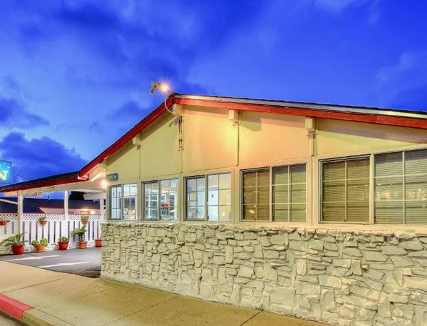 Bayside Inn hotel detail image 2