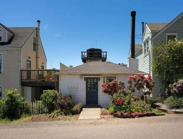 Headlands Inn Bed & Breakfast hotel detail image 2