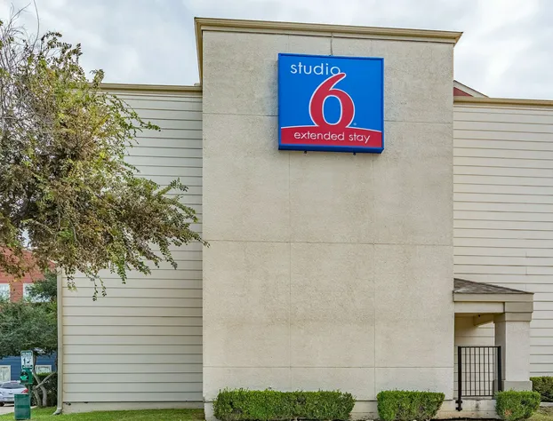 Studio 6 Dallas, TX hotel detail image 1