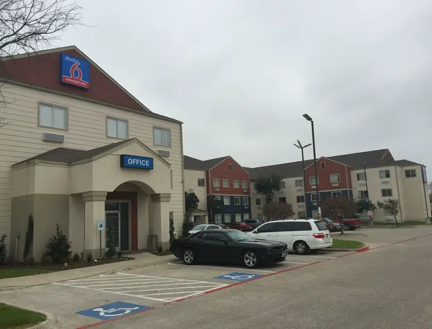 Studio 6 Dallas, TX hotel detail image 2