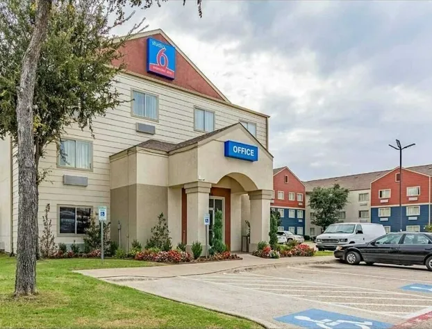 Studio 6 Dallas, TX hotel detail image 3