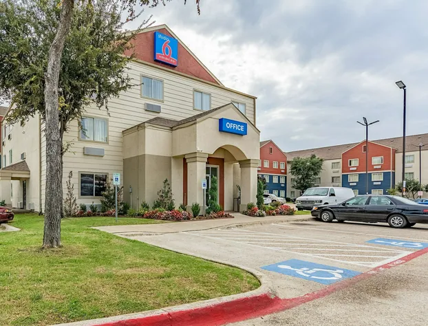 Studio 6 Dallas, TX hotel detail image 4