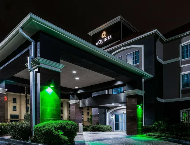 La Quinta Inn & Suites by Wyndham Tomball hotel detail image 1