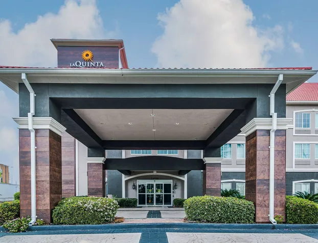 La Quinta Inn & Suites by Wyndham Tomball hotel detail image 2