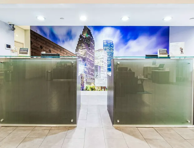 La Quinta Inn & Suites by Wyndham Tomball hotel detail image 3