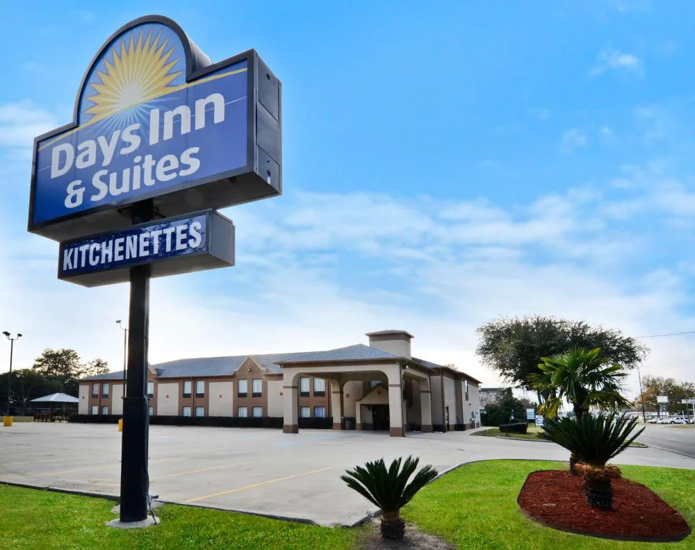 Days Inn & Suites by Wyndham Eunice hotel hero